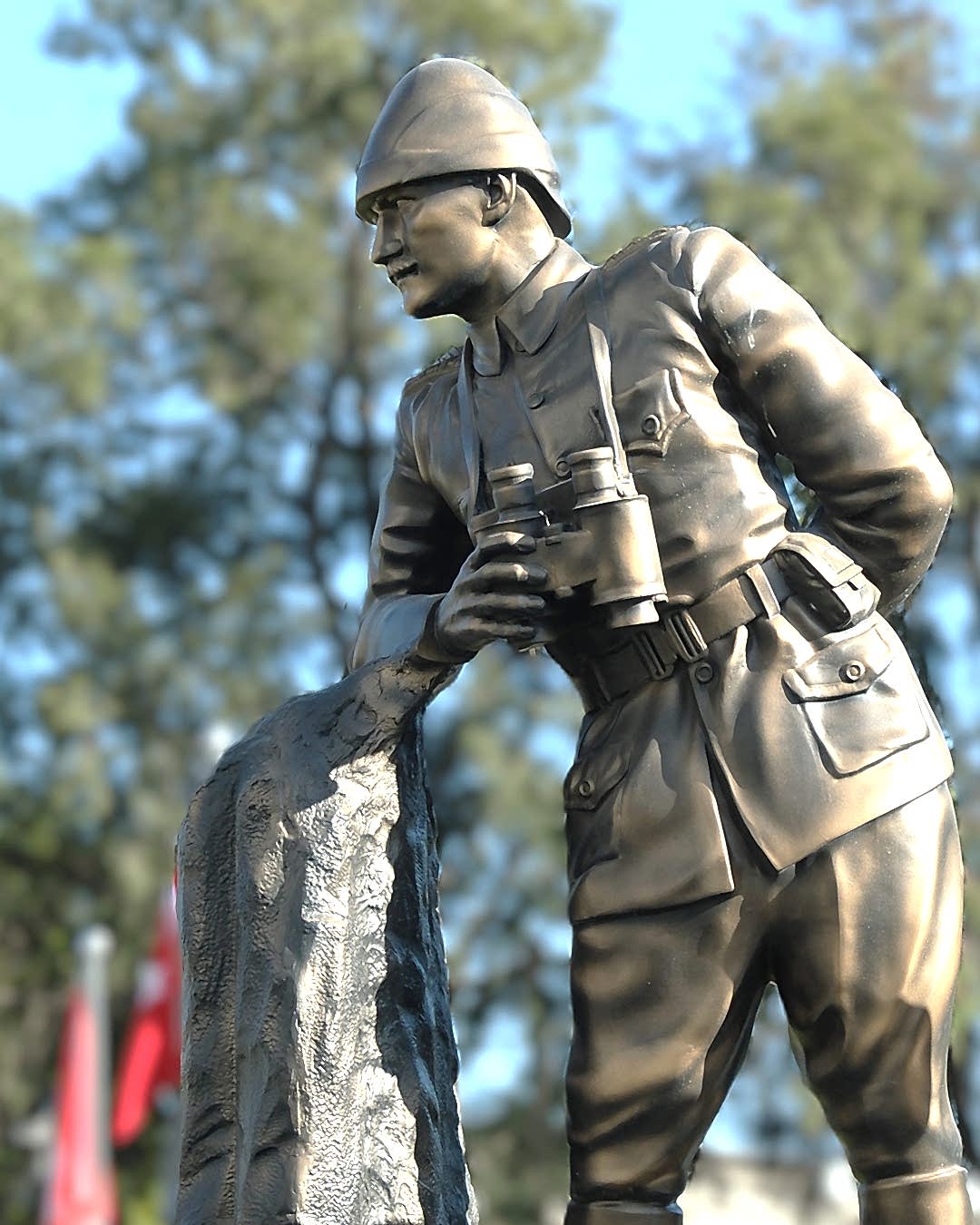 Askeri_KıyafAsker Kıyafetli Atatürk Heykelietli_Ataturk_Heykeli_250cm_02 Asker Kıyafetli Atatürk Heykeli