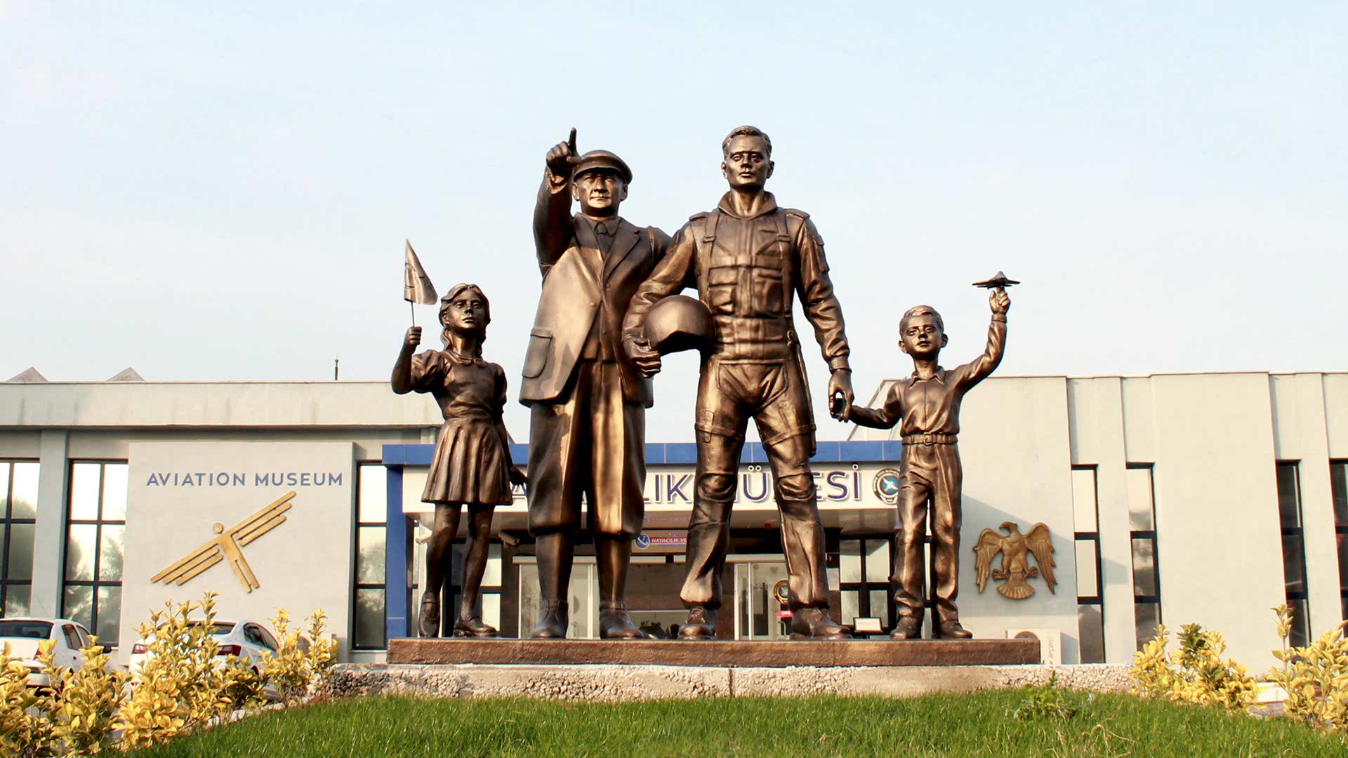 Atatürk ve Havacılık Konulu Anıt Heykel