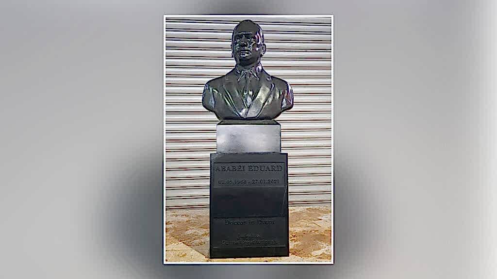Yargıç Ababei Eduard Anıt Büstü