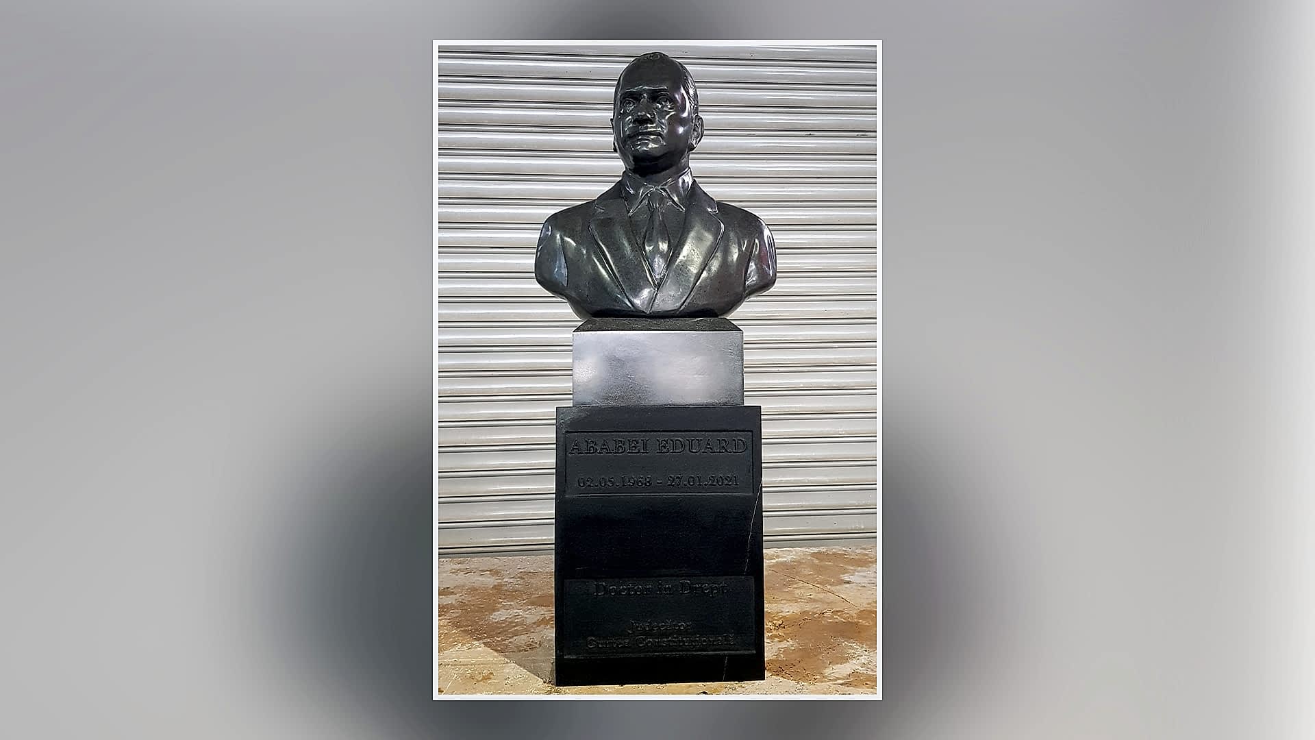 Yargıç Ababei Eduard Anıt Büstü