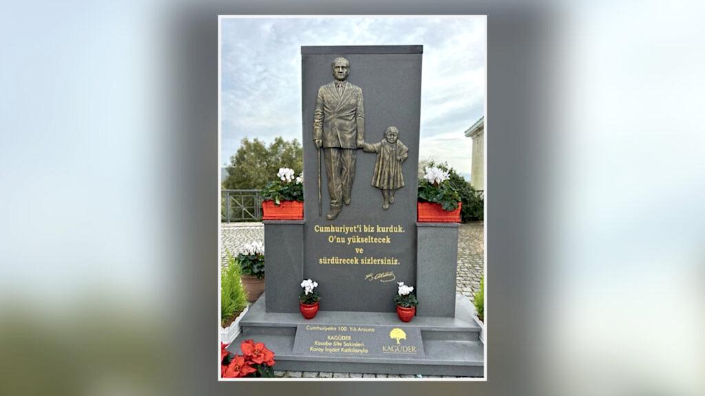 Atatürk ve Ülkü Rölyefli Cumhuriyet 100. Yıl Anıtı
