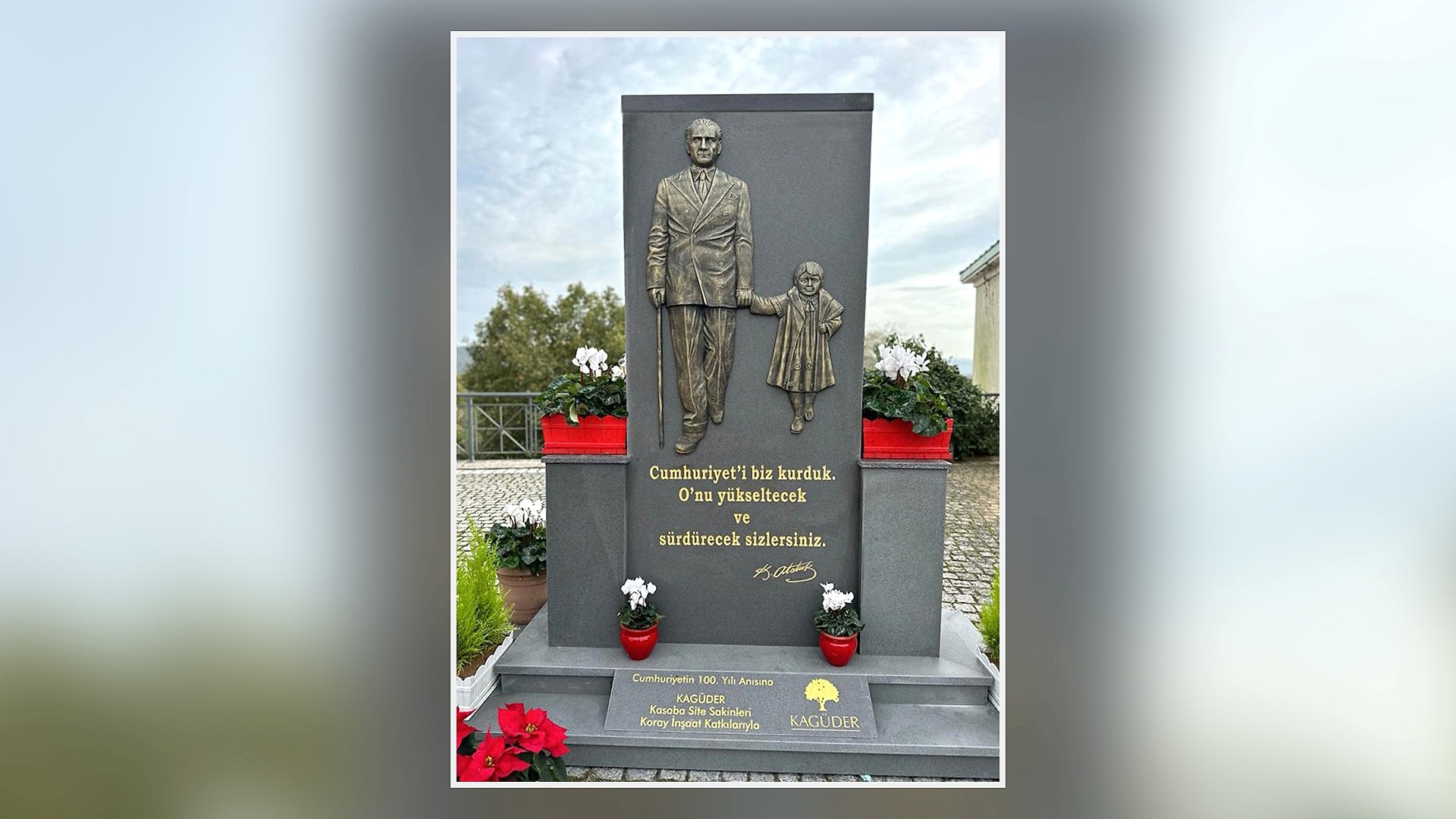 Atatürk ve Ülkü Rölyefli Cumhuriyet 100. Yıl Anıtı