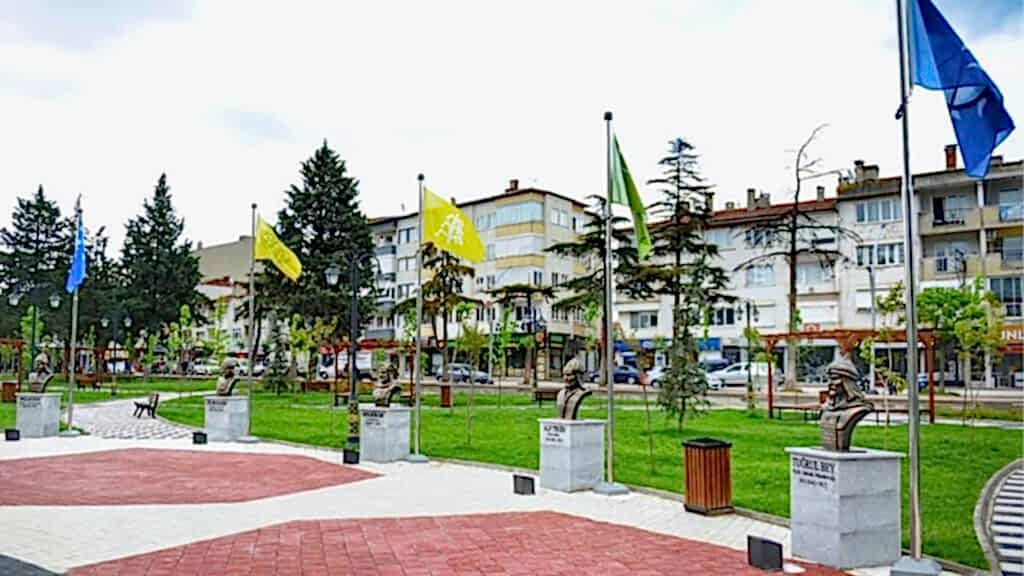 Türk Büyükleri Büstleri - Çorum Belediyesi