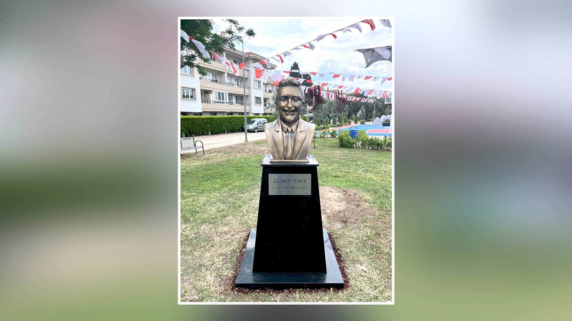 Güney Temiz Anıt Büstü