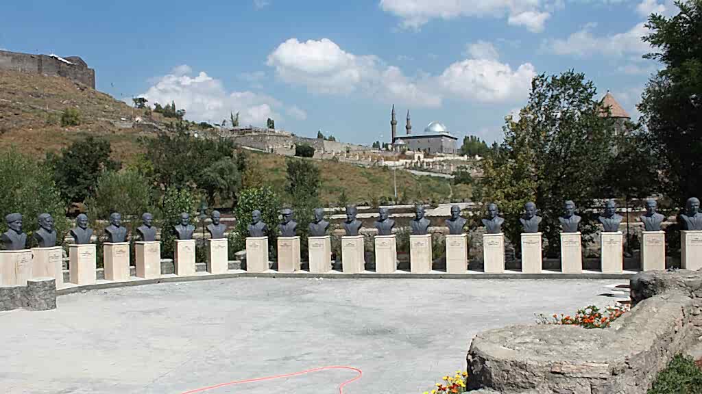 Halk Ozanları Büstleri - Kars Belediyesi