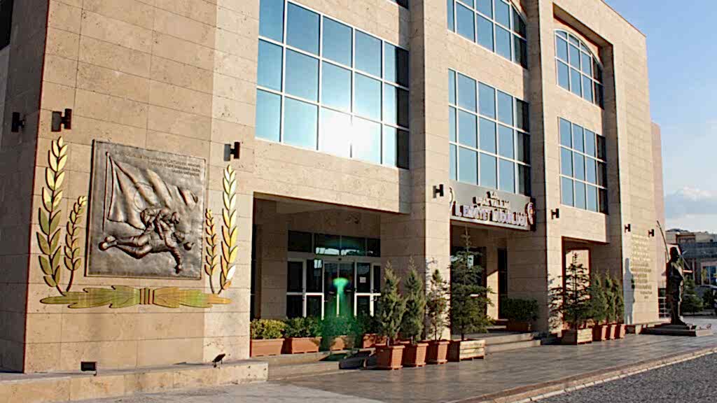 Polis Temalı Anıt Rölyef