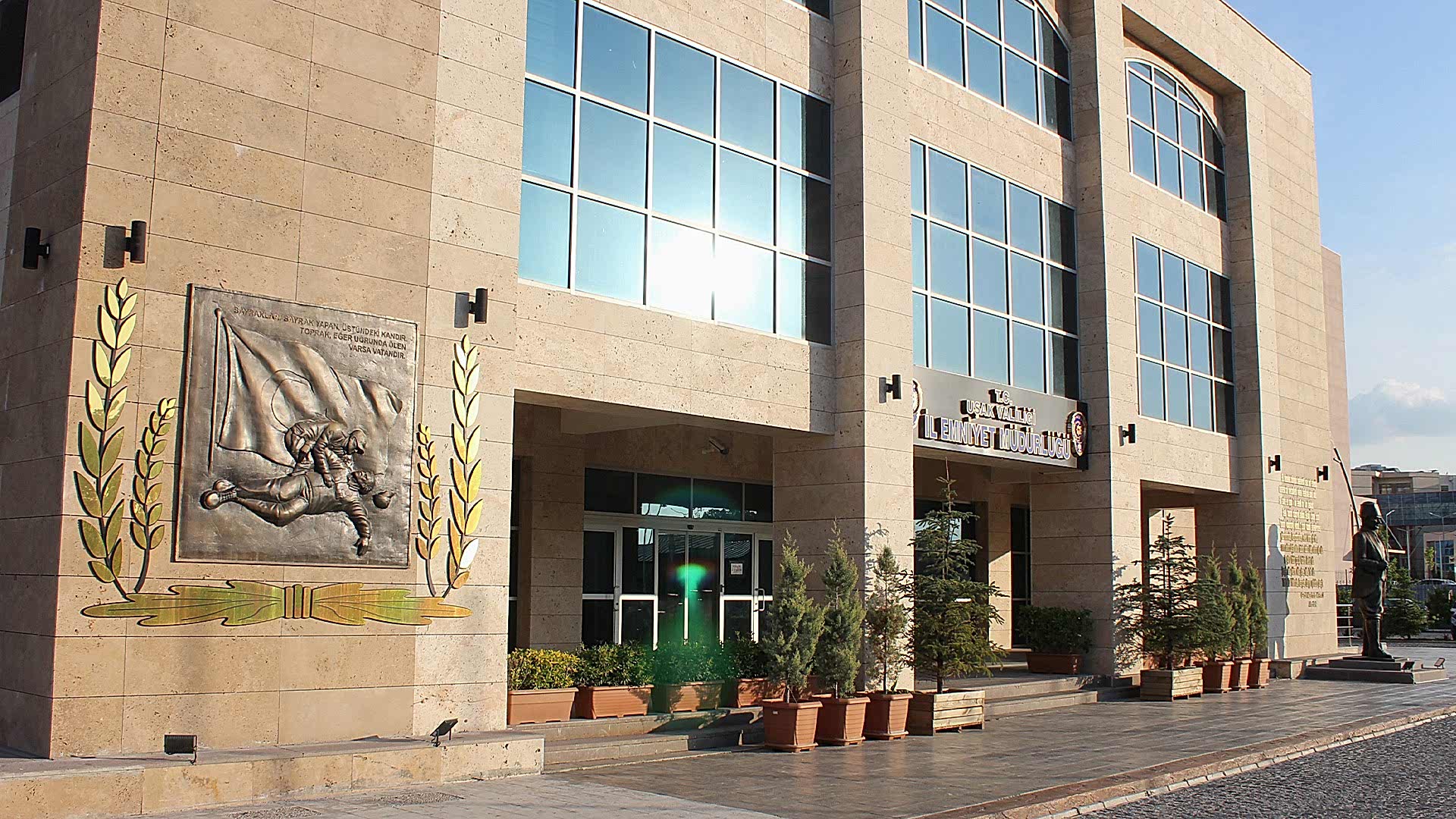 Polis Temalı Anıt Rölyef
