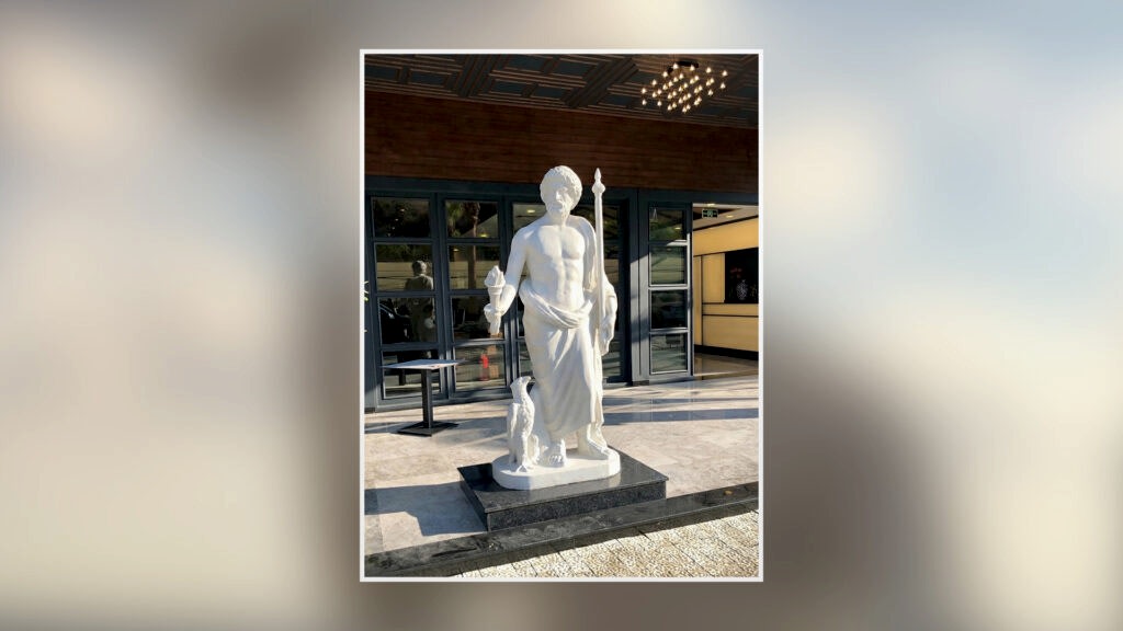 Mitolojik Gök Tanrısı Zeus Heykeli