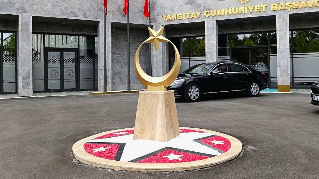 Ay Yıldız Heykeli