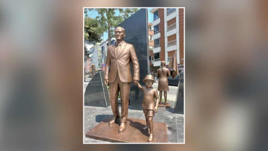 Atatürk ve Kızı Ülkü Konulu Anıt Heykel